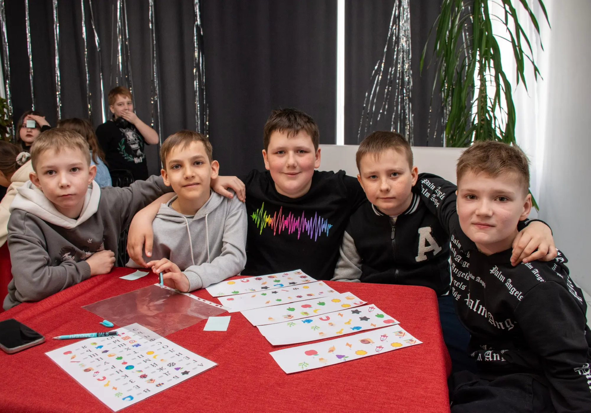 «Языки такие разные, но все люди в мире хотят одного: дружить и общаться!»