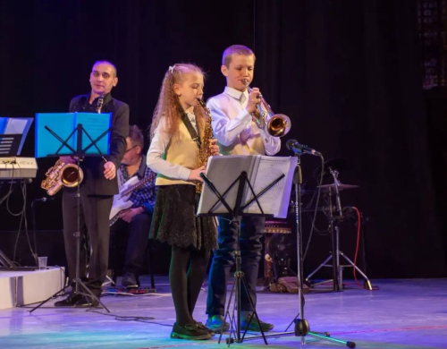 «Играй оркестра медь и пой душа!»